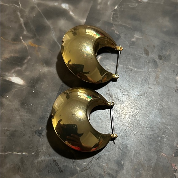 Gold Tone Chunky Hoop Earrings Unsigned! - Picture 6 of 16